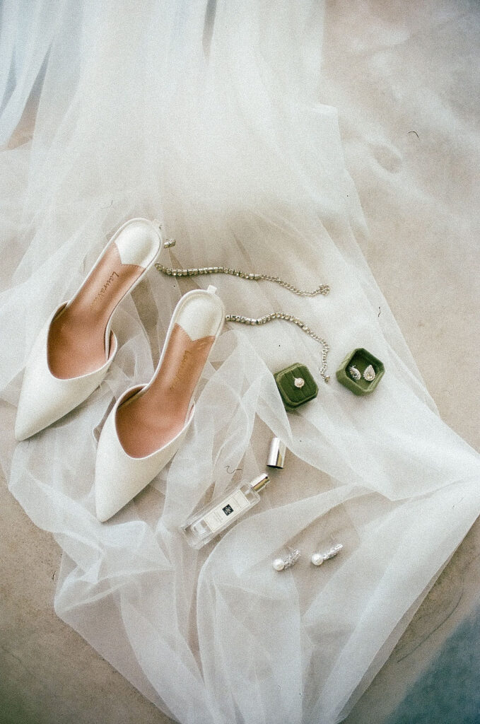 unique wedding details, wedding jewelry, signature wedding scent, orlando wedding venue