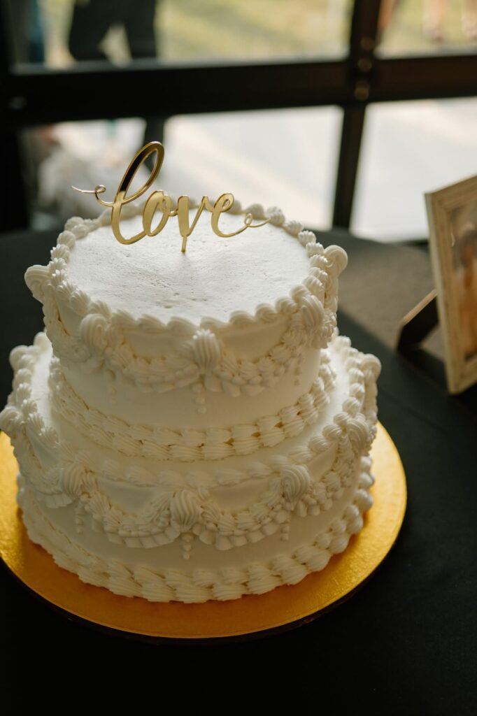 wedding cake at spring wedding in Florida wedding venue