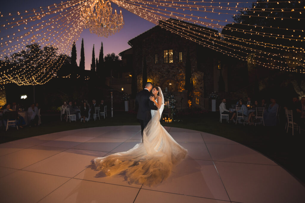 dancing under the lights, husband and wife, marriage, central florida wedding venue
